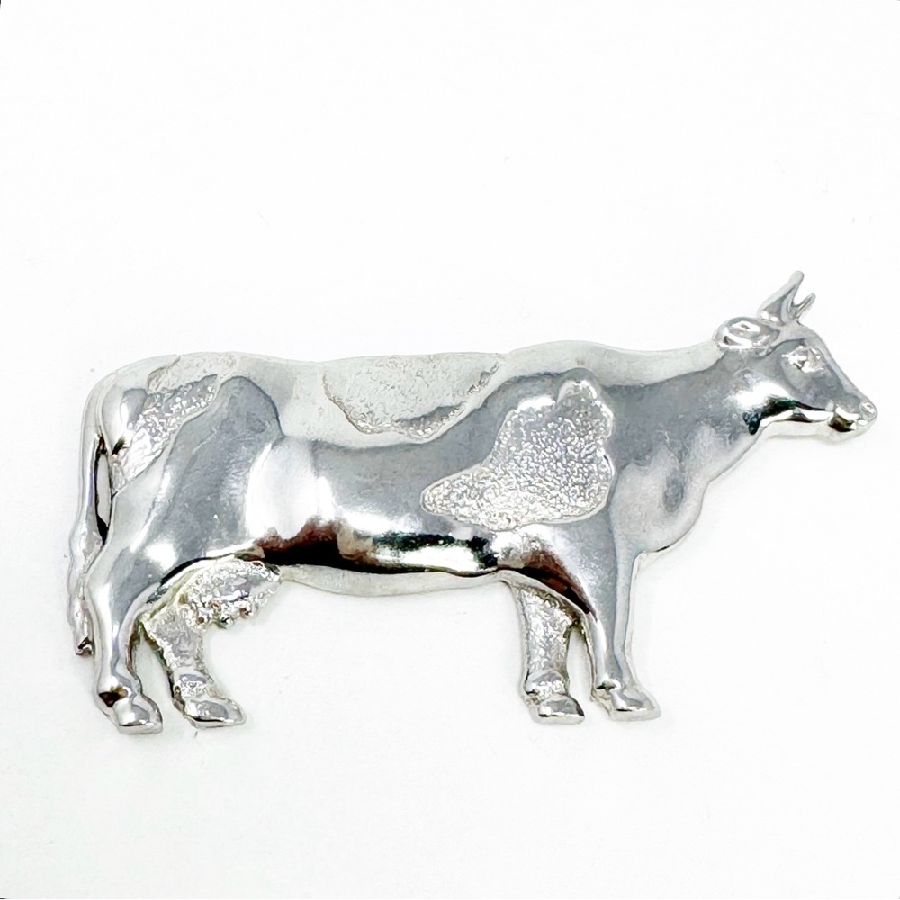 Vintage Cow Heffer PIN Brooch Polished Silvertone Well Made Signed JJ© 1980s
